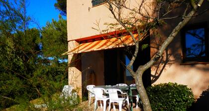 Petite Maison indépendante avec jardin clÎt, plage en dessous, 4 pers + animal