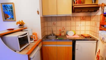 Micro-ondes, four, plaque de cuisson