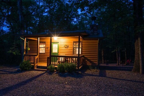 Whispering Woods Couple Cabin  features 1 QUEEN and outdoor HOT TUB