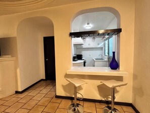 Kylskåp, mikrovågsugn, ugn och spishäll