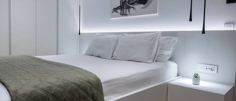 1 bedroom, in-room safe, desk, iron/ironing board