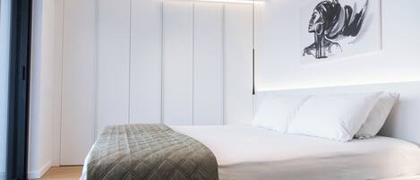 1 Schlafzimmer, Zimmersafe, Schreibtisch, Bügeleisen/Bügelbrett