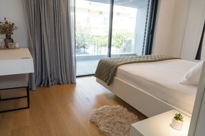 1 bedroom, in-room safe, desk, iron/ironing board