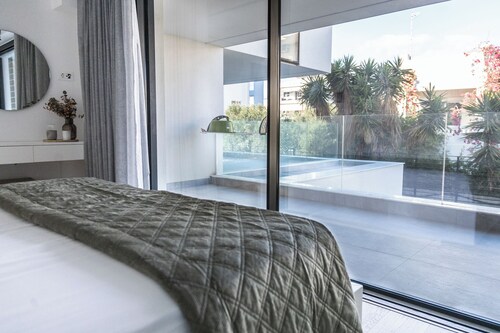 The L Smart Suite – Premium & Minimal