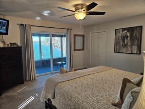 4 bedrooms, desk, iron/ironing board, travel crib