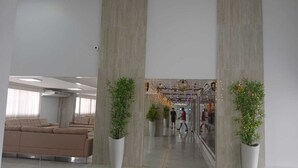 A modern lobby with a sofa, potted plants, and a corridor decorated with lights. - Spazzio diRoma Charme II with free entrance to Acqua Park, Splash Caldas Novas (Caldas Novas)