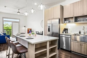 Fridge, microwave, oven, stovetop - Luxurious New Unit|1Bd1Ba|Pool, Golf Sim (Austin)