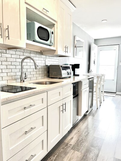 Stylish condo steps from the beach! Elegant blend of comfort and convenience.