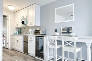 Fridge, microwave, stovetop, coffee/tea maker - Stylish condo steps from the beach!  Elegant blend of comfort and convenience. (Brigantine)