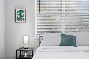 2 bedrooms, iron/ironing board, WiFi, bed sheets - Luxe New 2BR 2BA Apartment in Haltom City with Style (Haltom City)