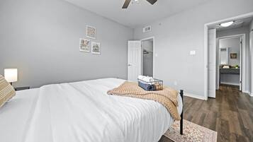 2 bedrooms, iron/ironing board, WiFi, bed sheets