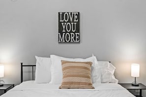 2 habitaciones, tabla de planchar con plancha, wifi y ropa de cama