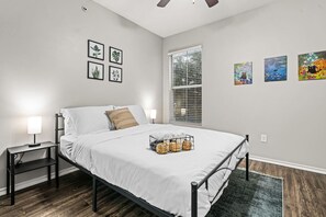 3 bedrooms, iron/ironing board, WiFi, bed sheets