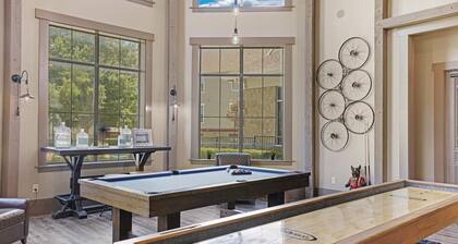 Modern Oasis 2 Bedroom 2 Bath Apartment with Pool