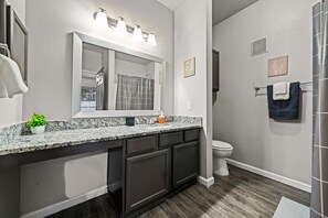 石鹸、シャンプー、トイレットペーパー