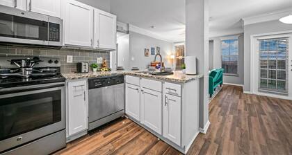 Sophisticated 2BR 2BA Apartment Stay with Pool