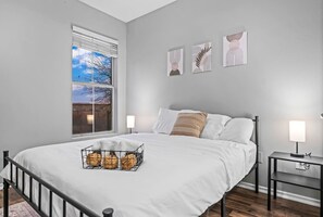 2 bedrooms, iron/ironing board, WiFi, bed sheets