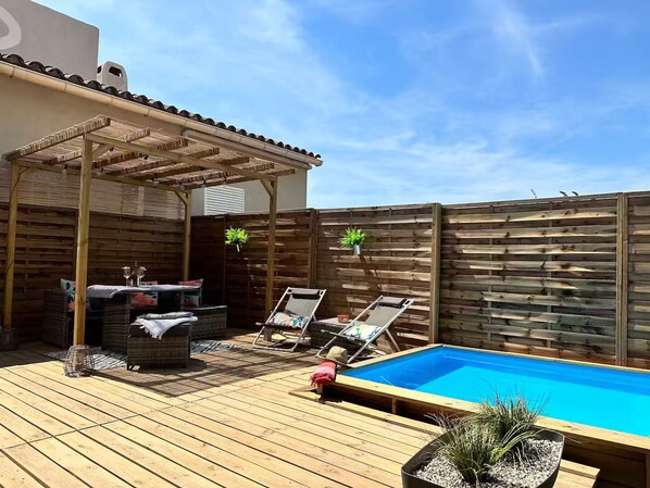 Outdoor dining - Tom's cottage (Caumont-sur-Durance)