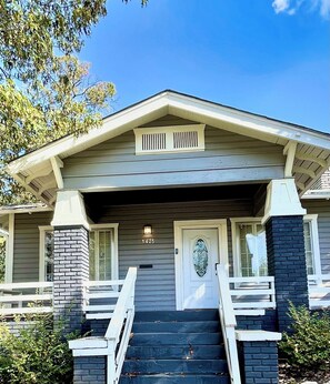 Exterior detail - Magic City Home walkable to Top Golf, New Amphitheater, Uptown, City Walk &more! (Birmingham)