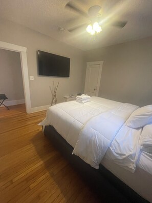 2 bedrooms, iron/ironing board, WiFi, bed sheets - Magic City Home walkable to Top Golf, New Amphitheater, Uptown, City Walk &more! (Birmingham)