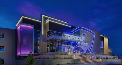 Magic City Home walkable to Top Golf, New Amphitheater, Uptown, City Walk &more!