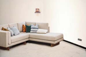 Comfort Apartment | Living area - RM Homestay (Negombo)