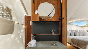 Shower, free toiletries, towels, soap