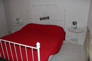 1 bedroom, iron/ironing board, travel cot, WiFi - First-floor housing located within the city's Ancient Walls. (Castellammare del Golfo (TP))