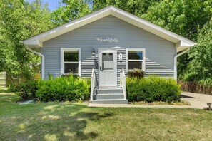 Exterior - Beach Glass block from Heart of Saugatuck! (Saugatuck)