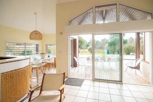 Villa 145 m² near ocean with pool and garden