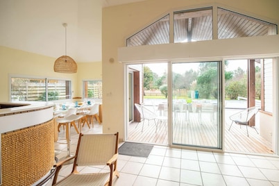 Villa 145 m² near ocean with pool and garden