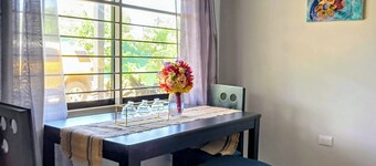 Property for 12 People -w/ WiFi, AC- 5 Mins to Dominical Beach-30 Mins to Park