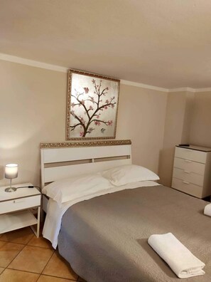 1 habitación y ropa de cama