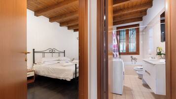 1 bedroom, free WiFi, bed sheets