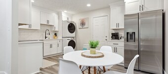 Charming 2-bedroom house in Athens I Full Bathroom I Fully Remodel
