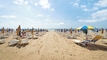 Una playa cerca
