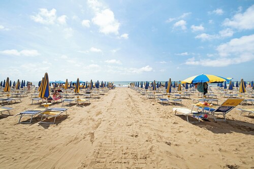 Apartment 'Relaxing' with Sea View, Shared Pool and Wi-Fi