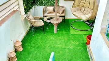 Luksushuvila, 3 makuuhuonetta, keittiö, pohjakerroksessa | Terassi/patio