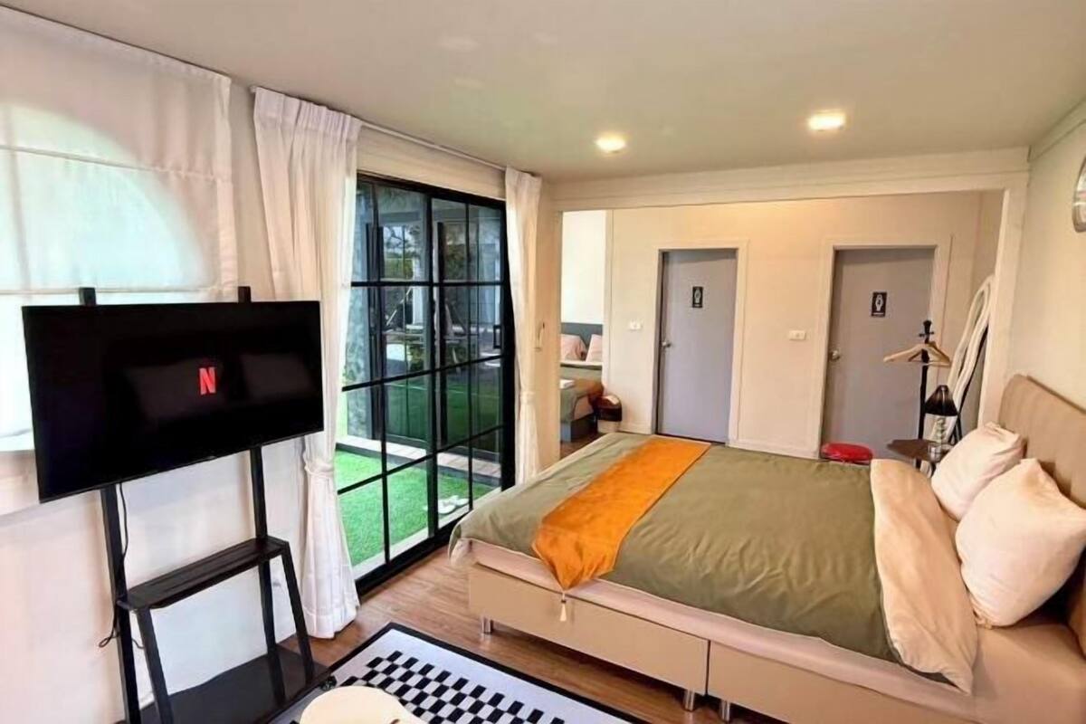 Soundproofing, WiFi (free)