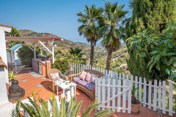 Terrace/patio - Holiday Home 'La Alamea' with Sea View, Private Pool and Wi-Fi (Almuñecar)