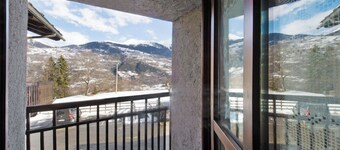 Chalet 'Petite Maison Des Alpes' with Mountain View and Balcony