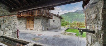 Chalet 'Petite Maison Des Alpes' with Mountain View and Balcony