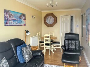 Living area - 2 bedroom accommodation in Goodrington (Goodrington)