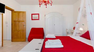 3 bedrooms, iron/ironing board, free WiFi