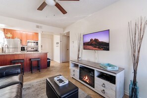 TV, fireplace - Adventure Loft: Near Trails, Pool and Golf (Sedona)