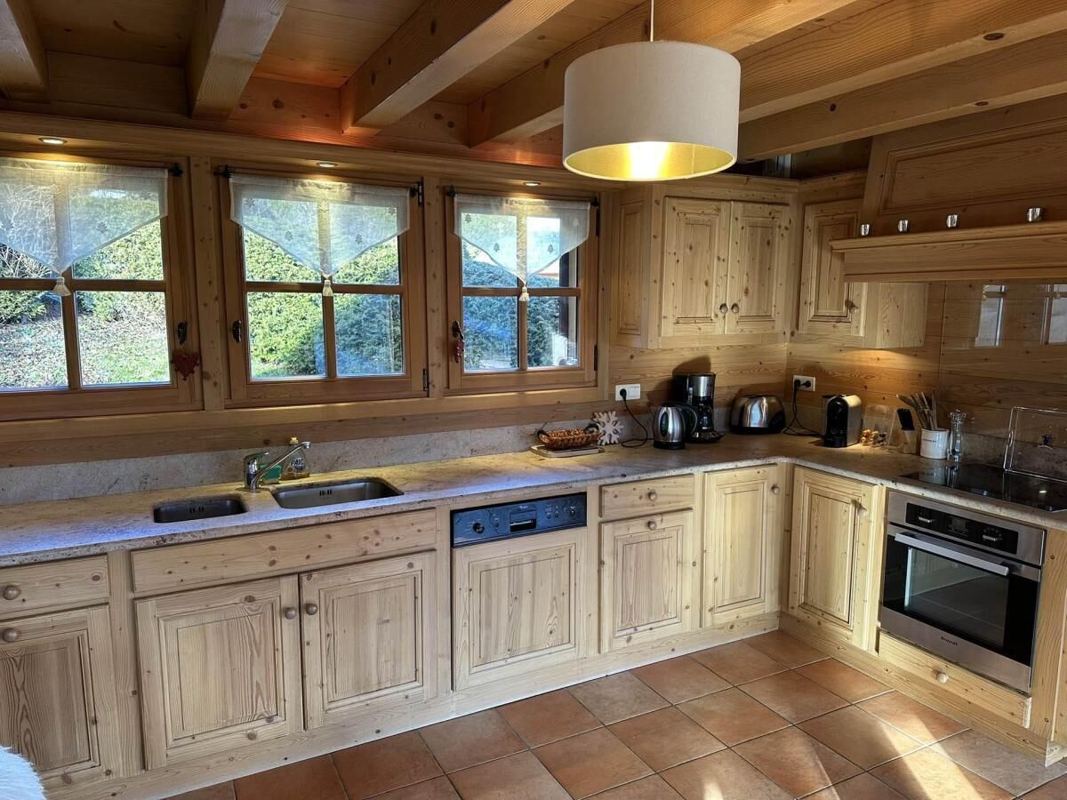 Oven, dishwasher, coffee/tea maker, toaster