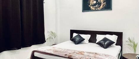 Deluxe-huone | Työpöytä, kannettavalle tietokoneelle sopiva työtila, ilmainen Wi-Fi