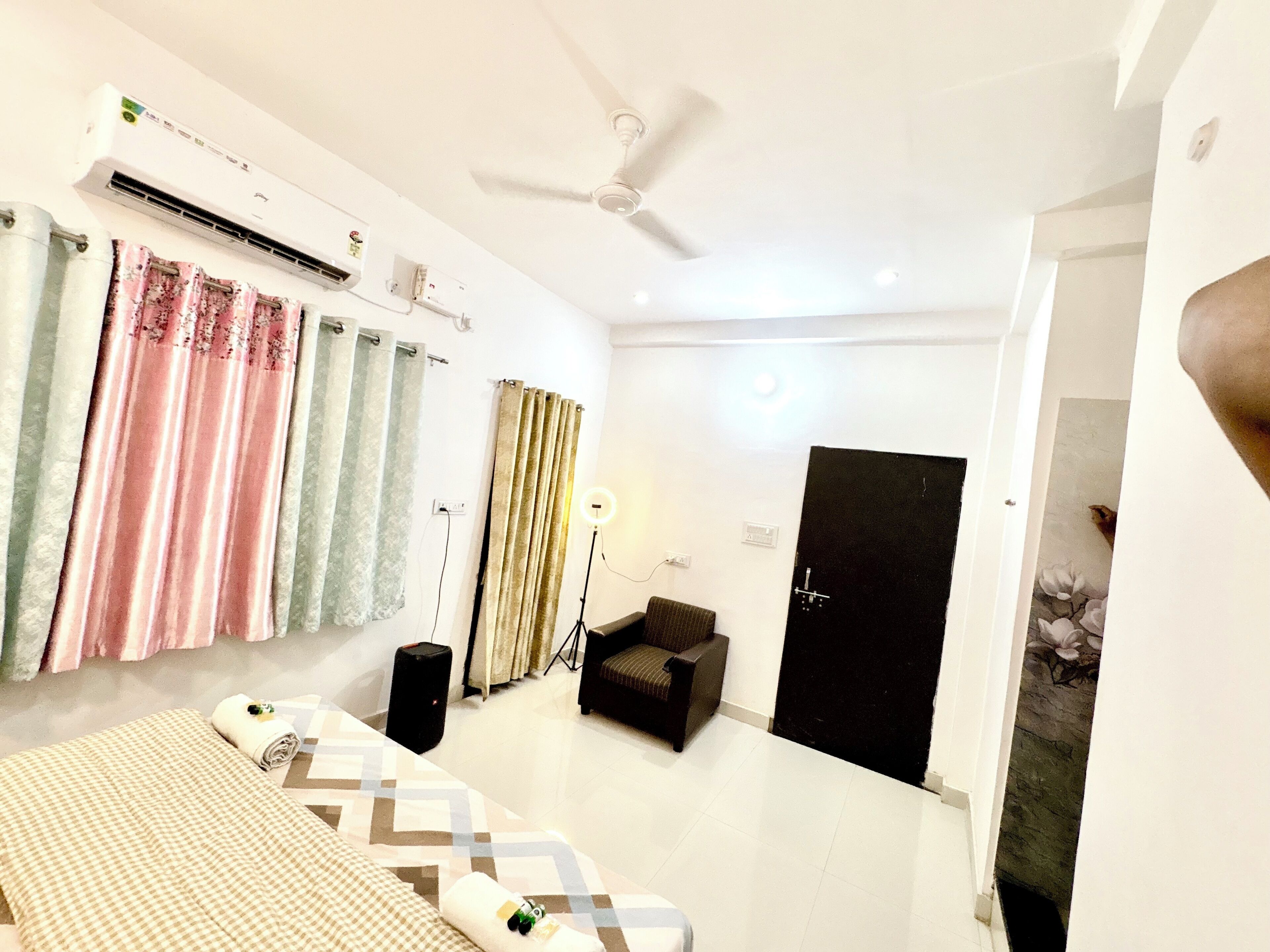 Deluxe Room | Desk, laptop workspace, WiFi (free)