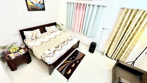 مكتب ومساحة عمل للكمبيوتر المحمول وواي فاي مجانًا