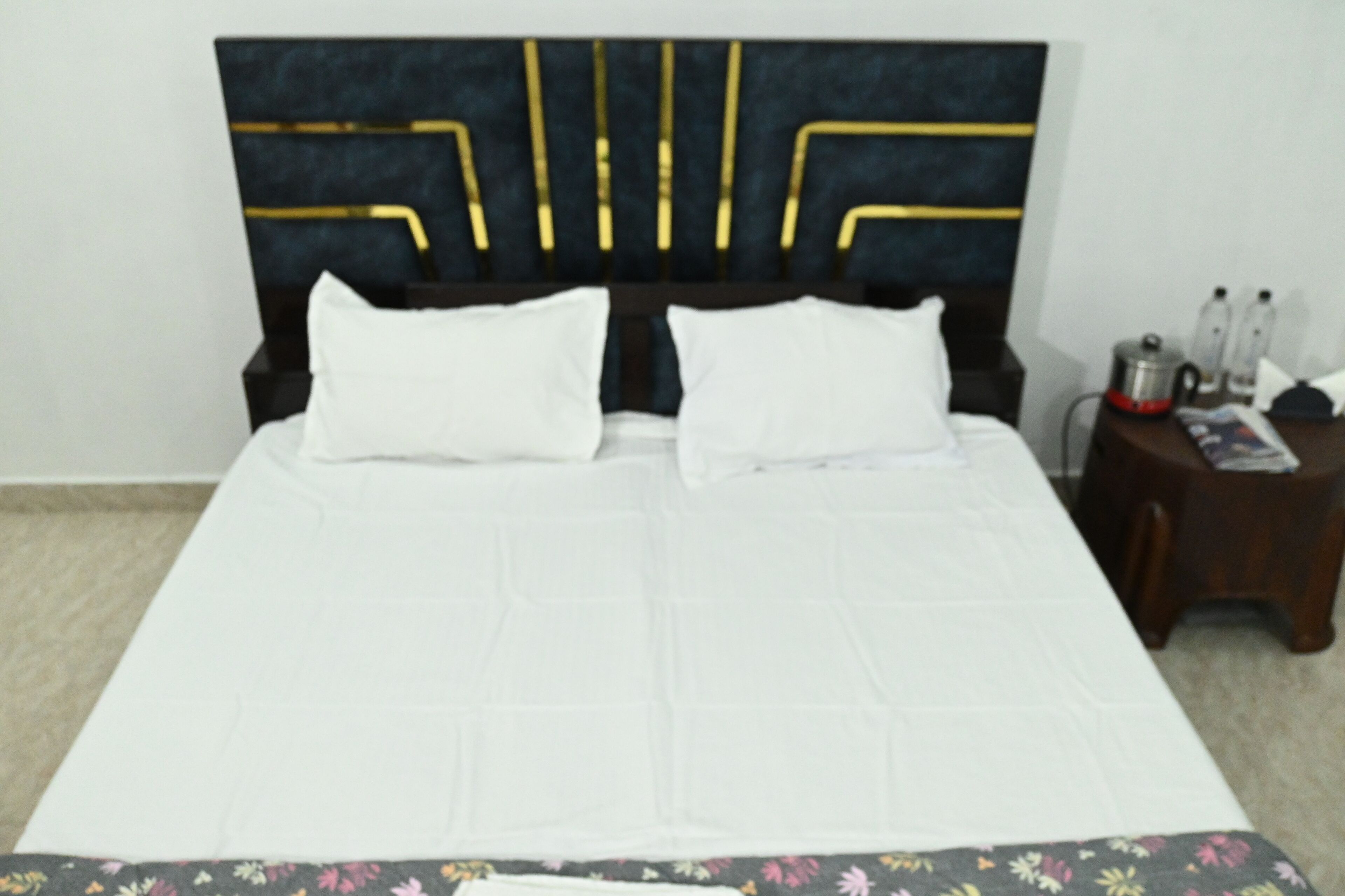 Escrivaninha, espaço de trabalho para notebook, Wi-Fi de cortesia